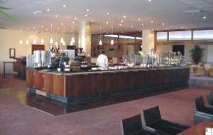 Vorderansicht Bar und Buffet